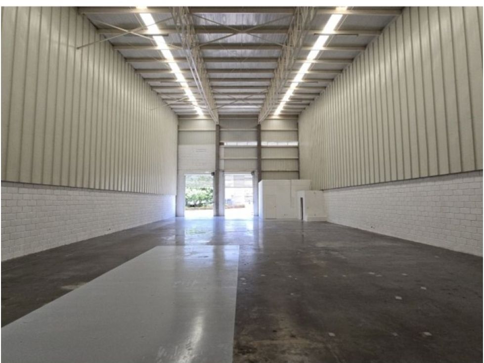 Bodega en arriendo o venta Magdalena Santa Marta Alto Simon Bolivar 500 m2 Habitaciones 0 Baños 2 Garajes 2 Precio venta $1650000000 Precio arriendo $12300000