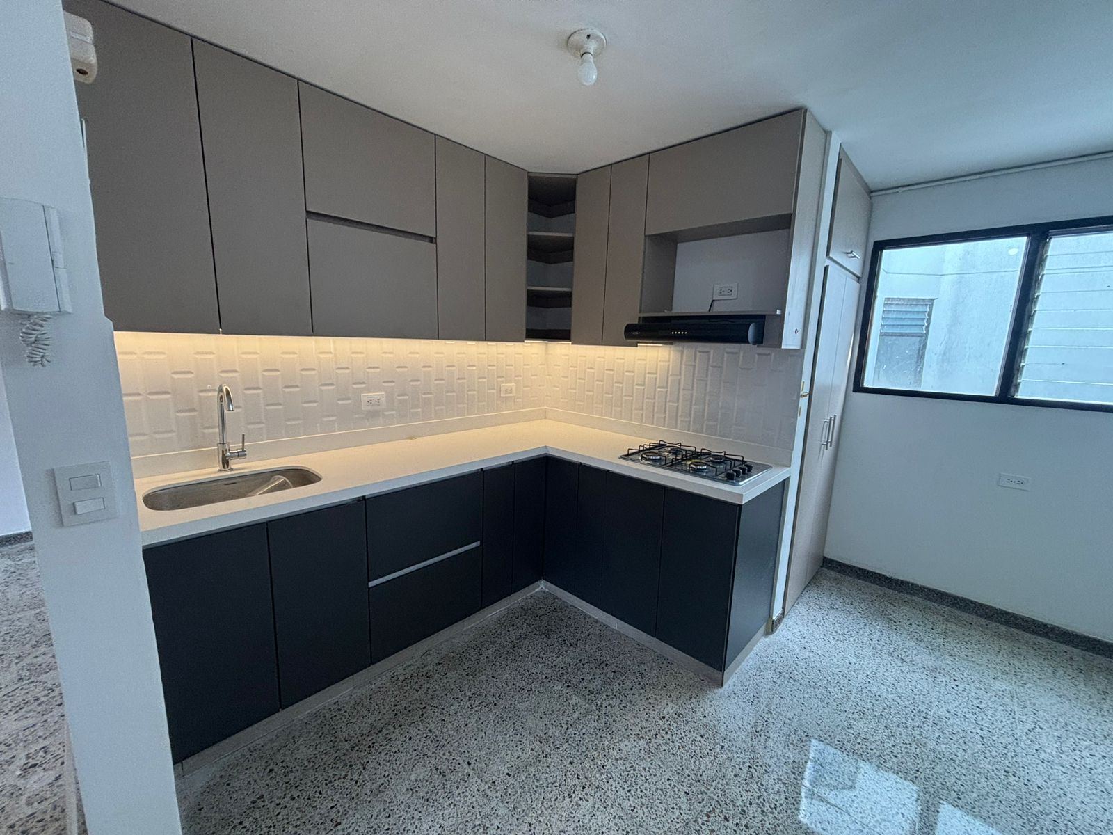 Apartamento en arriendo Antioquia Medellín El Nogal Los Almendros 104 m2 Habitaciones 3 Baños 3 Garajes 1 Precio $3400000