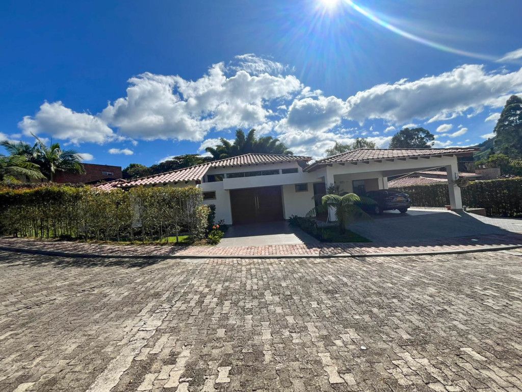 Casa en arriendo Antioquia El Retiro El Retiro 285 m2 Habitaciones 3 Baños 4 Garajes 2 Precio $11000000
