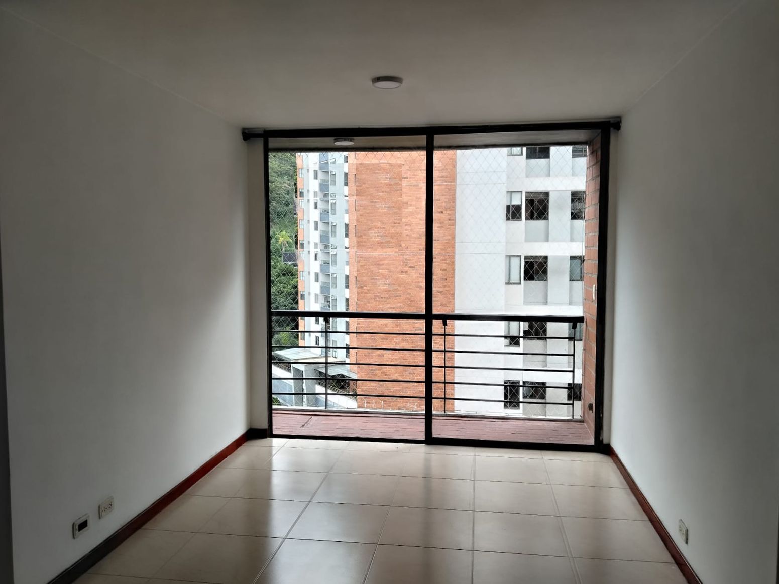 Apartamento en arriendo Antioquia Medellín Castropol 55 m2 Habitaciones 2 Baños 2 Garajes 1 Precio $3200000