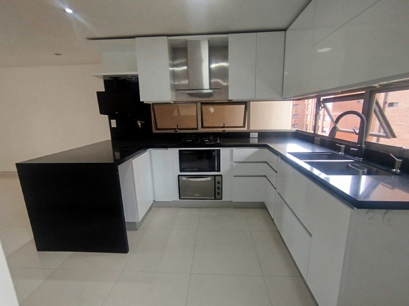Apartamento en arriendo Antioquia Medellín Alejandria 140 m2 Habitaciones 3 Baños 4 Garajes 2 Precio $7300000
