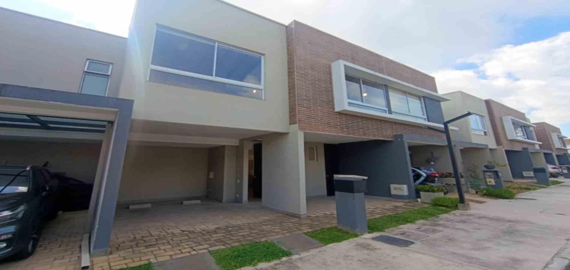 Casa en arriendo Antioquia La Ceja La Ceja 137 m2 Habitaciones 3 Baños 4 Garajes 1 Precio $4300000
