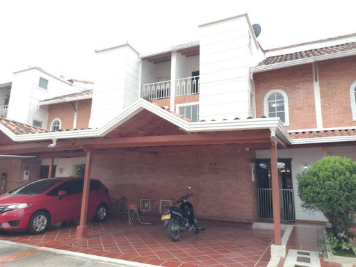 Casa en arriendo Santander Floridablanca Cr Versalles Ii 152 m2 Habitaciones 3 Baños 3 Garajes 2 Precio $3500000