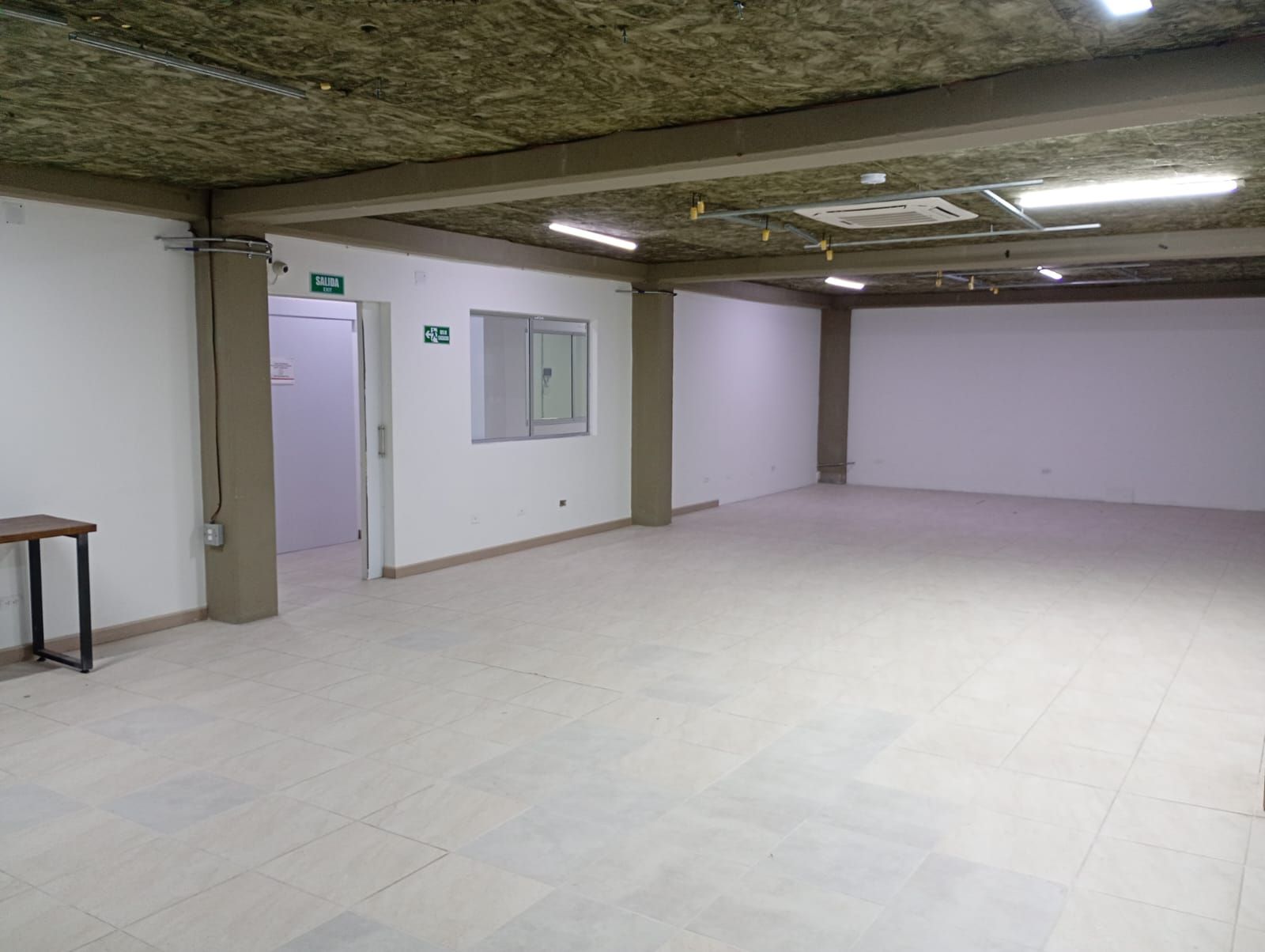 Oficina en arriendo Antioquia Itagüí Simón Bolívar 222 m2 Habitaciones 0 Baños 6 Garajes 2 Precio $12000000