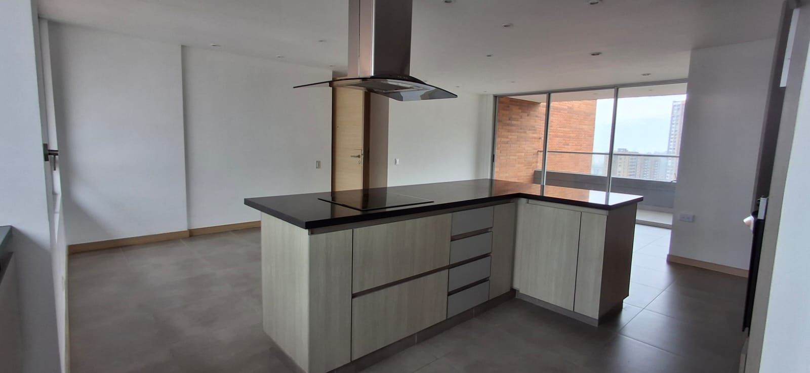 Apartamento en arriendo Antioquia Medellín Castropol 116 m2 Habitaciones 3 Baños 3 Garajes 2 Precio $6900000