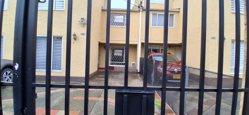 Casa en arriendo Cundinamarca Bogotá Villa Del Prado 76 m2 Habitaciones 3 Baños 2 Garajes 1 Precio $2800000