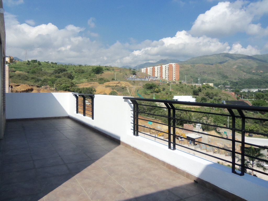 Casa en venta Valle Del Cauca Cali Terrón Colorado 250 m2 Habitaciones 3 Baños 5 Garajes 4 Precio $1400000000