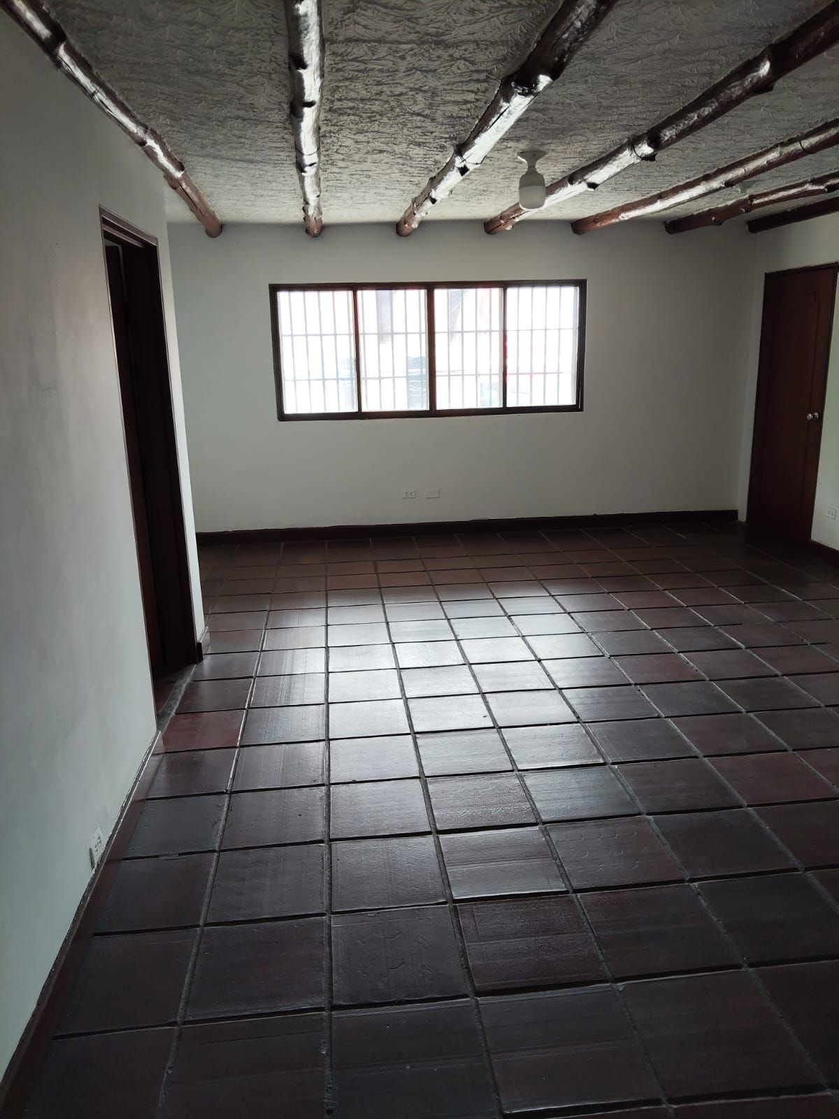 Local Comercial en arriendo Valle Del Cauca Cali Prados Del Norte 250 m2 Habitaciones 6 Baños 3 Garajes 0 Precio $3800000