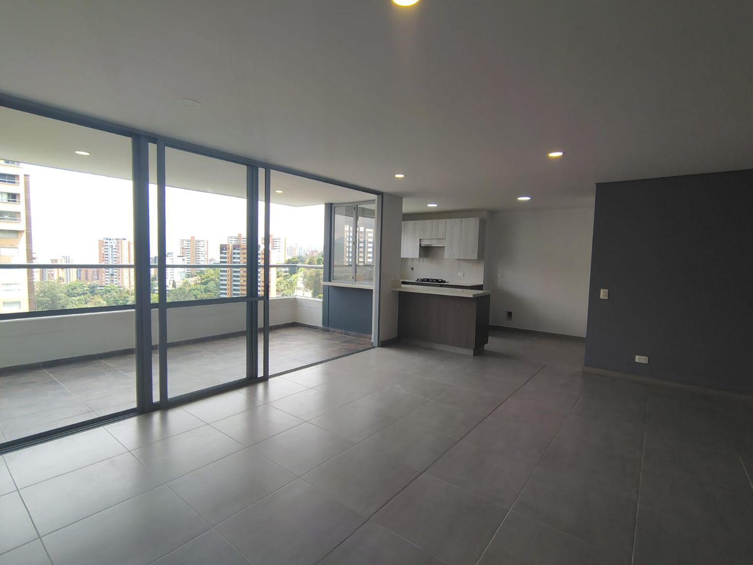 Apartamento en arriendo Antioquia Envigado Zúñiga 140 m2 Habitaciones 3 Baños 4 Garajes 2 Precio $8200000