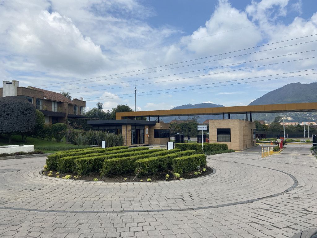 Casa Campestre en venta Cundinamarca Cota Cota 371 m2 Habitaciones 3 Baños 5 Garajes 5 Precio $1690000000