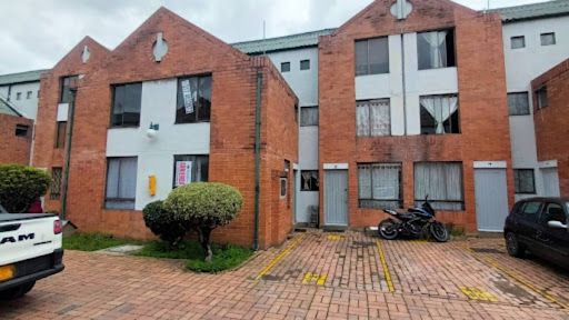 Casa en arriendo Cundinamarca Bogotá Cr Quintas De Santa Barbara Et I 80 m2 Habitaciones 3 Baños 2 Garajes 1 Precio $2900000