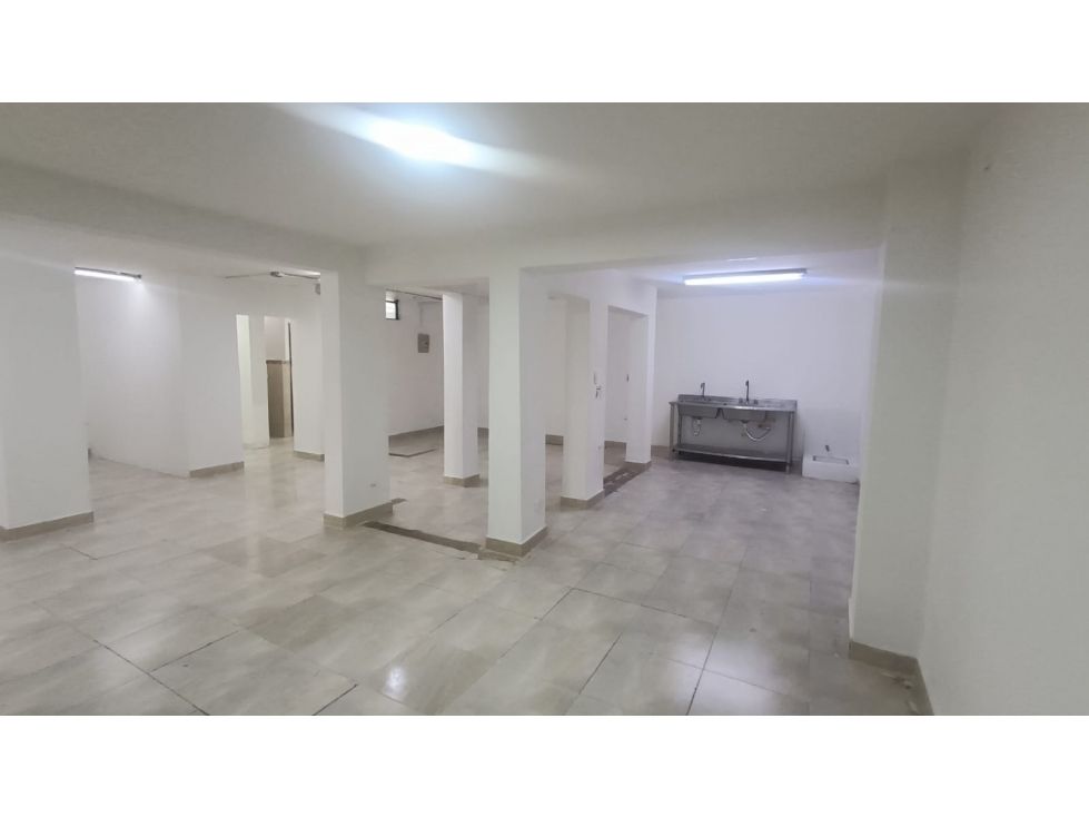 Local en arriendo Antioquia Medellín La Gloria 110 m2 Habitaciones 0 Baños 1 Garajes 0 Precio $6200000