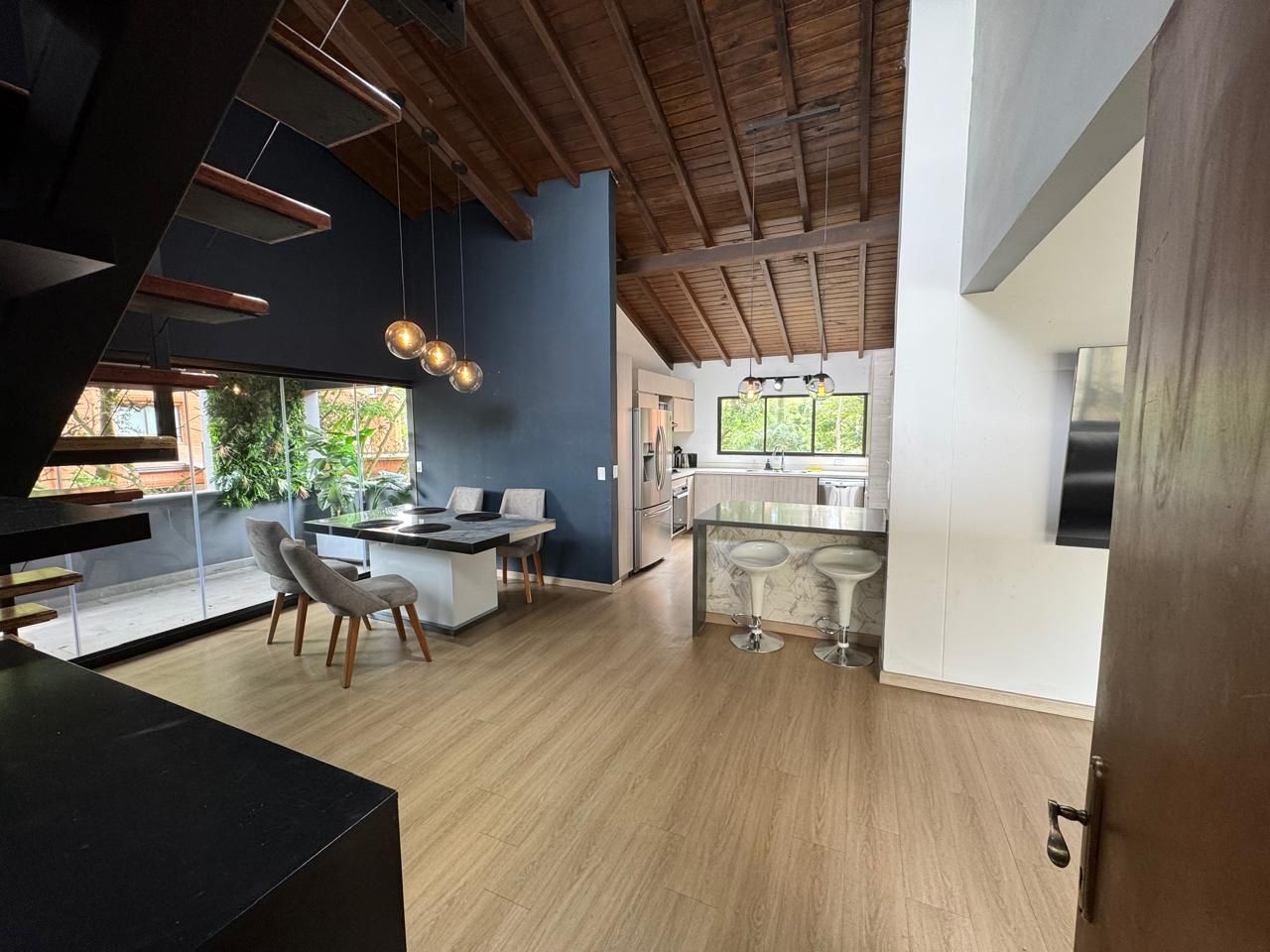 Apartamento en arriendo Antioquia Medellín Urbanizacion Torres De San Lucas 175 m2 Habitaciones 3 Baños 3 Garajes 2 Precio $7000000