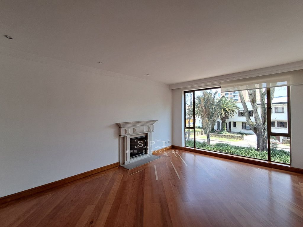 Apartamento en venta Cundinamarca Bogotá Santa Ana Oriental 220 m2 Habitaciones 3 Baños 5 Garajes 3 Precio $2490000000
