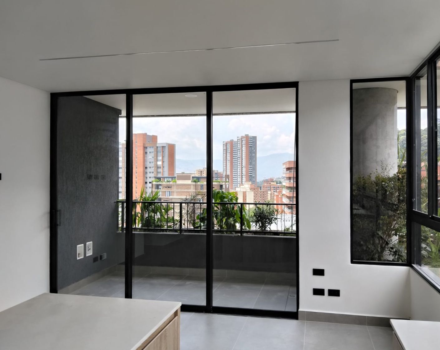 Apartamento en arriendo Antioquia Medellín Castropol 84 m2 Habitaciones 2 Baños 3 Garajes 2 Precio $8000000