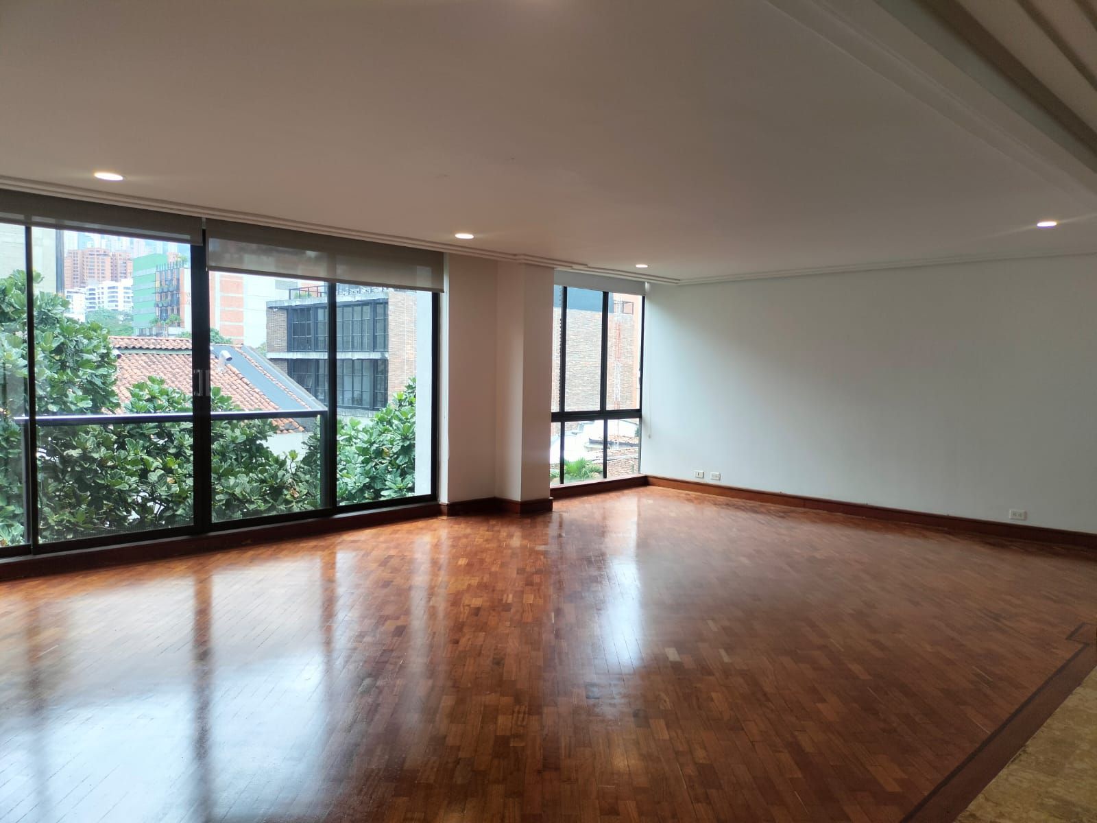 Apartamento en arriendo Antioquia Medellín Astorga 220 m2 Habitaciones 4 Baños 4 Garajes 2 Precio $7950000