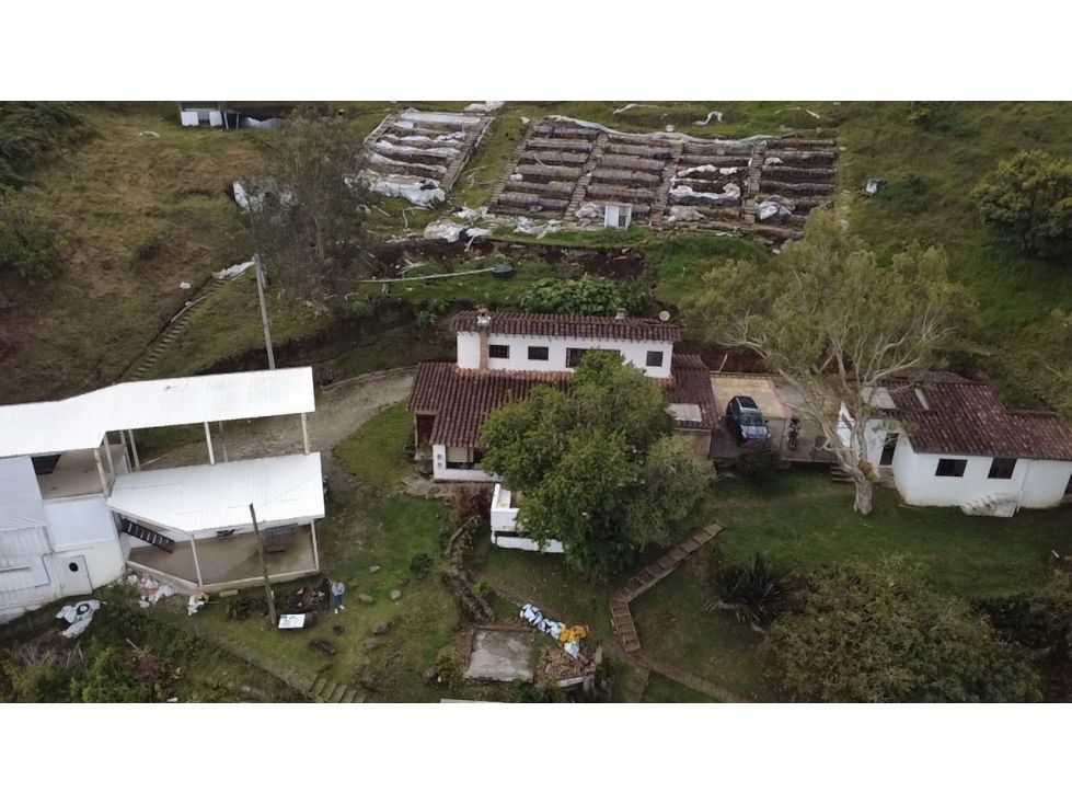 Finca en arriendo o venta Antioquia La Ceja Centro 350 m2 Habitaciones 4 Baños 4 Garajes 2 Precio venta $4500000000 Precio arriendo $7500000