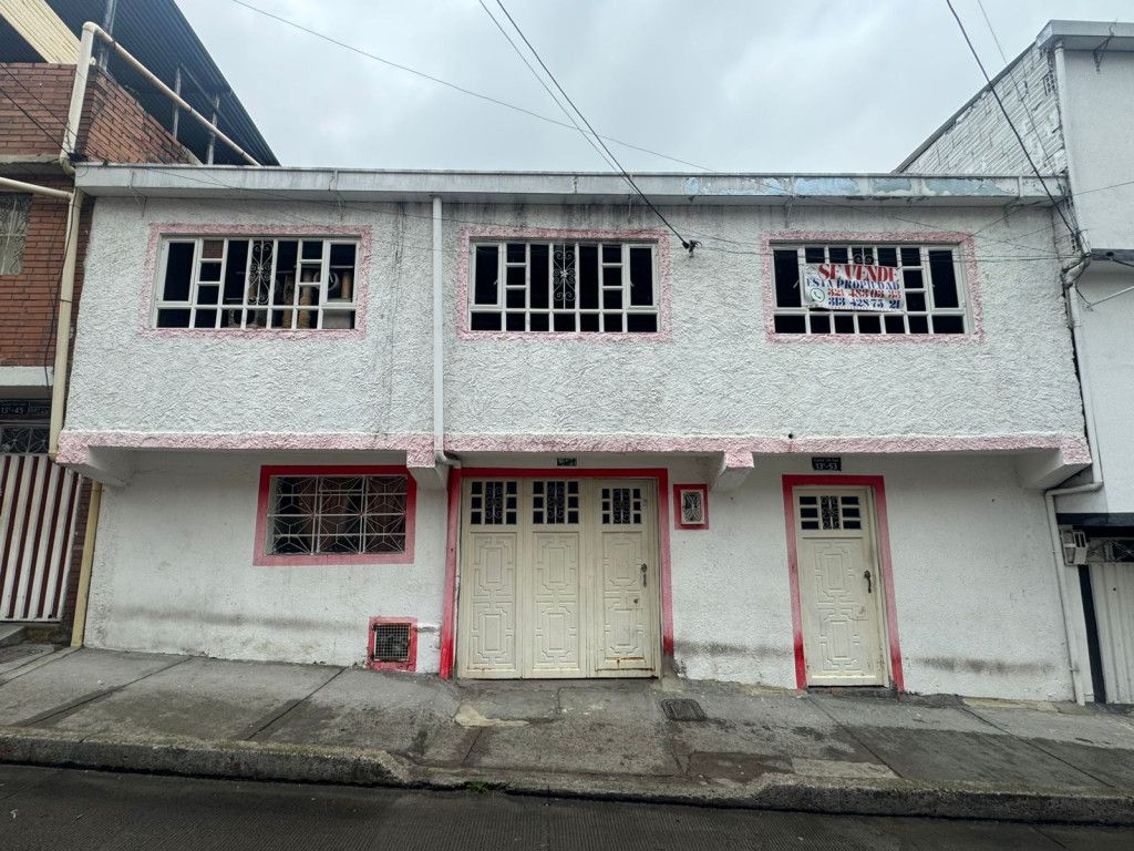 Casa en venta Cundinamarca Bogotá El Pesebre 200 m2 Habitaciones 5 Baños 1 Garajes 1 Precio $290000000