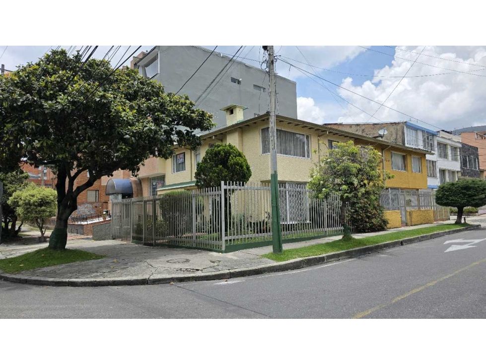 Casa en arriendo o venta Cundinamarca Bogotá Caobos Salazar 169 m2 Habitaciones 3 Baños 3 Garajes 1 Precio venta $730000000 Precio arriendo $4700000