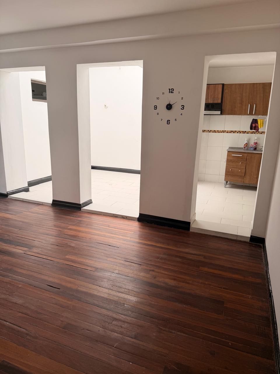 Apartamento en arriendo o venta Cundinamarca Bogotá Santa Fe 88 m2 Habitaciones 3 Baños 1 Garajes 0 Precio venta $285000000 Precio arriendo $1500000