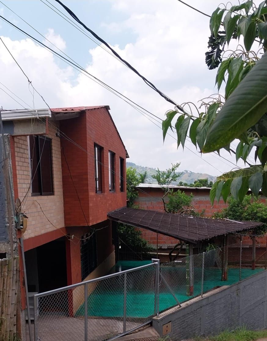 Casa Campestre en arriendo Valle Del Cauca Cali Colseguros Andes 250 m2 Habitaciones 6 Baños 2 Garajes 1 Precio $1500000