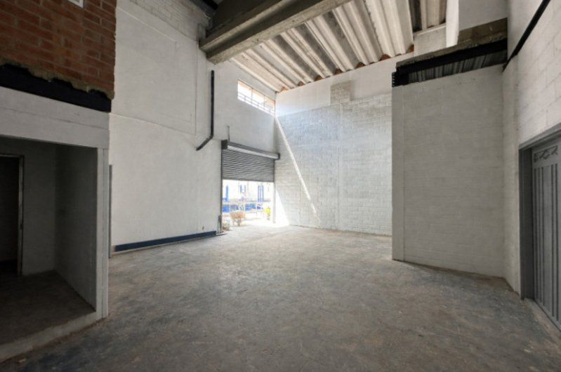 Bodega en arriendo Antioquia Itagüí La Esmeralda 651 m2 Habitaciones 0 Baños 1 Garajes 0 Precio $29295000