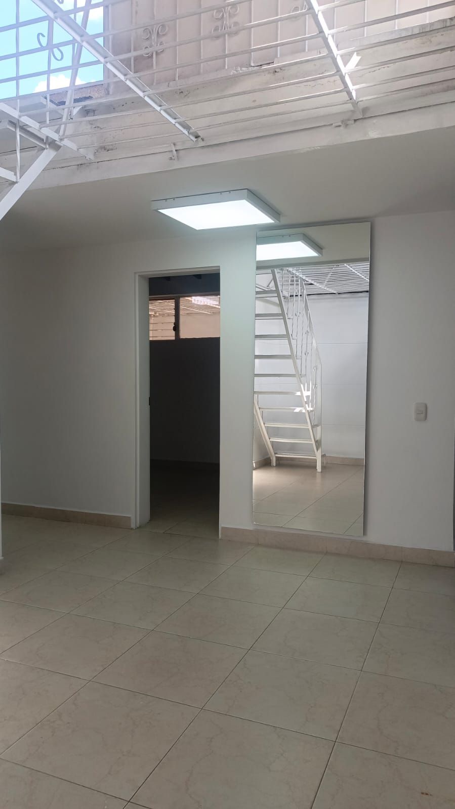 Local Comercial en arriendo Antioquia Medellín La Floresta 200 m2 Habitaciones 5 Baños 3 Garajes 0 Precio $12000000