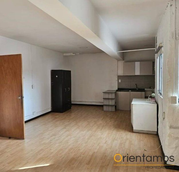 Oficina en arriendo Antioquia Medellín Urbanizacion Los Pinos 365 m2 Habitaciones 0 Baños 1 Garajes 0 Precio $2000000