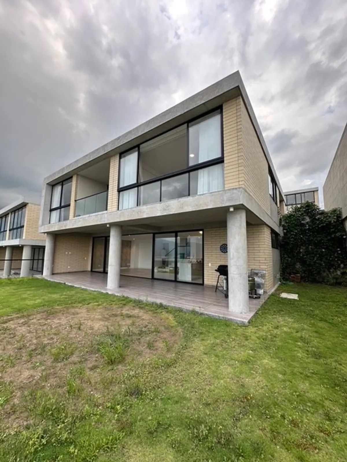 Casa en arriendo Santander Floridablanca Cañaveral Plaza 350 m2 Habitaciones 3 Baños 4 Garajes 2 Precio $9700000