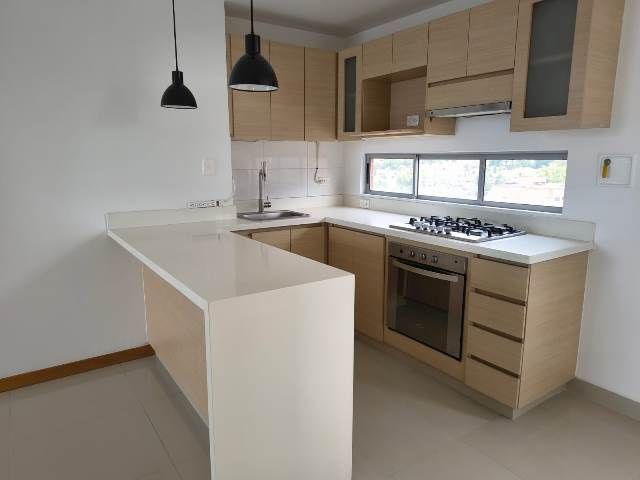 Apartamento en arriendo Antioquia Envigado Jardines 78 m2 Habitaciones 2 Baños 2 Garajes 1 Precio $3700000
