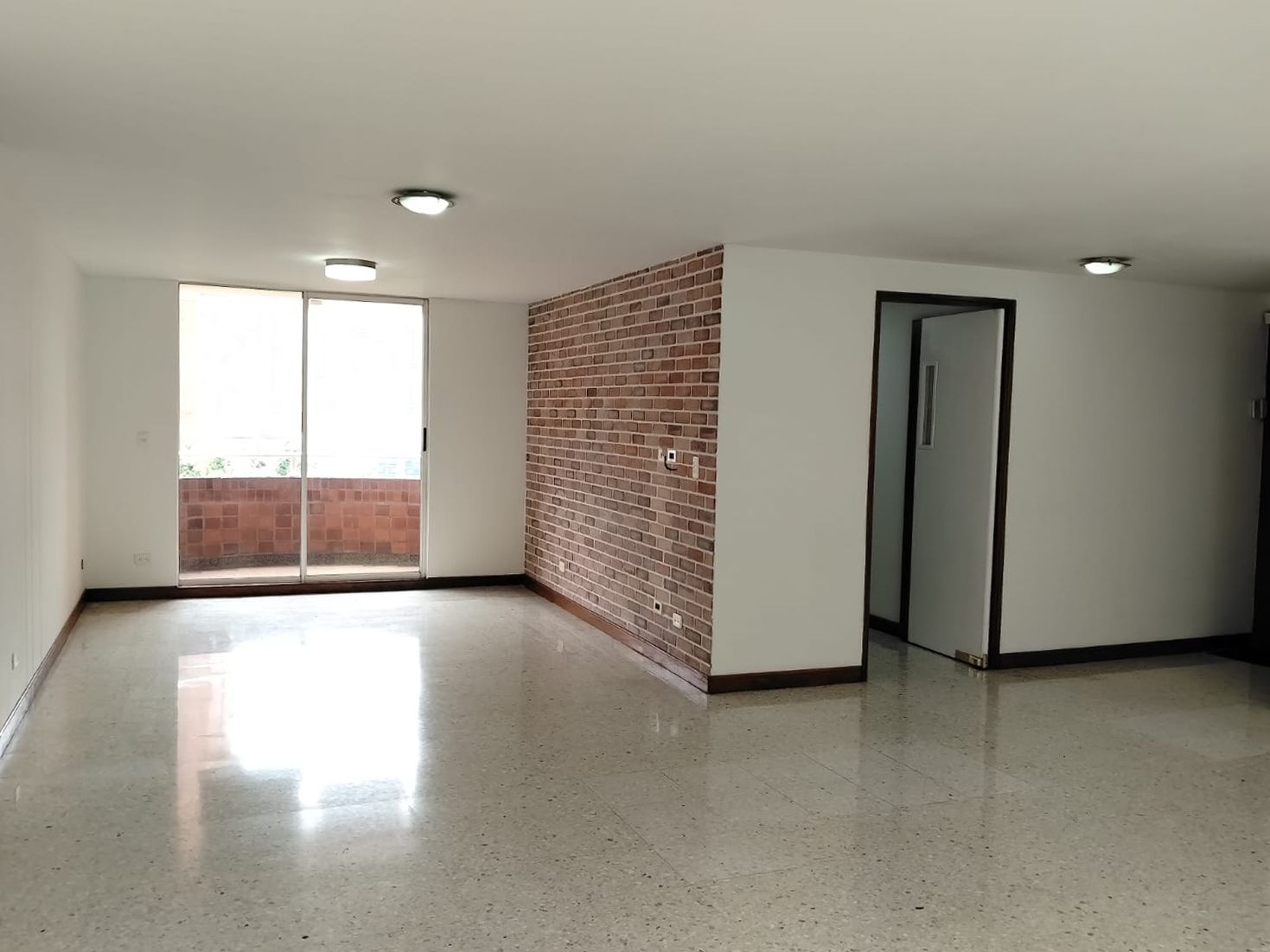 Apartamento en arriendo o venta Antioquia Medellín Castropol 137 m2 Habitaciones 3 Baños 3 Garajes 2 Precio venta $915000000 Precio arriendo $5650000