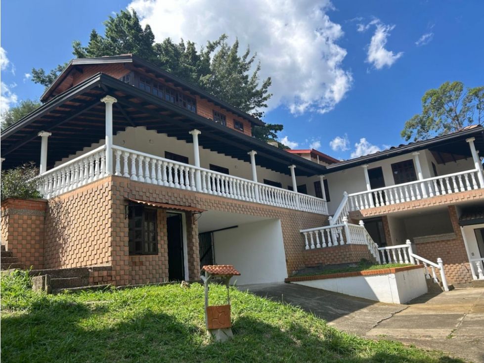 Casa en venta Antioquia Medellín Urbanizacion Manesa 370 m2 Habitaciones 7 Baños 6 Garajes 7 Precio $2900000000