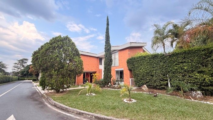 Casa en arriendo Valle Del Cauca Cali Nn 498 m2 Habitaciones 4 Baños 7 Garajes 4 Precio $11000000