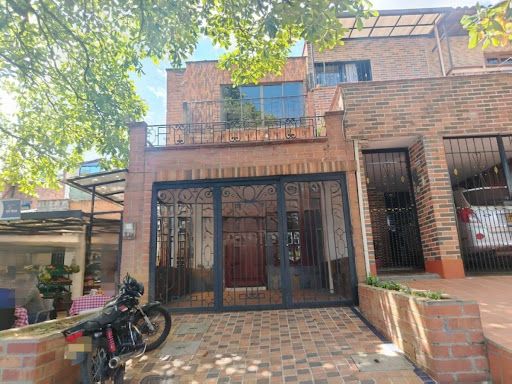 Casa en arriendo Antioquia La Estrella Las Brisas 250 m2 Habitaciones 5 Baños 3 Garajes 1 Precio $4000000