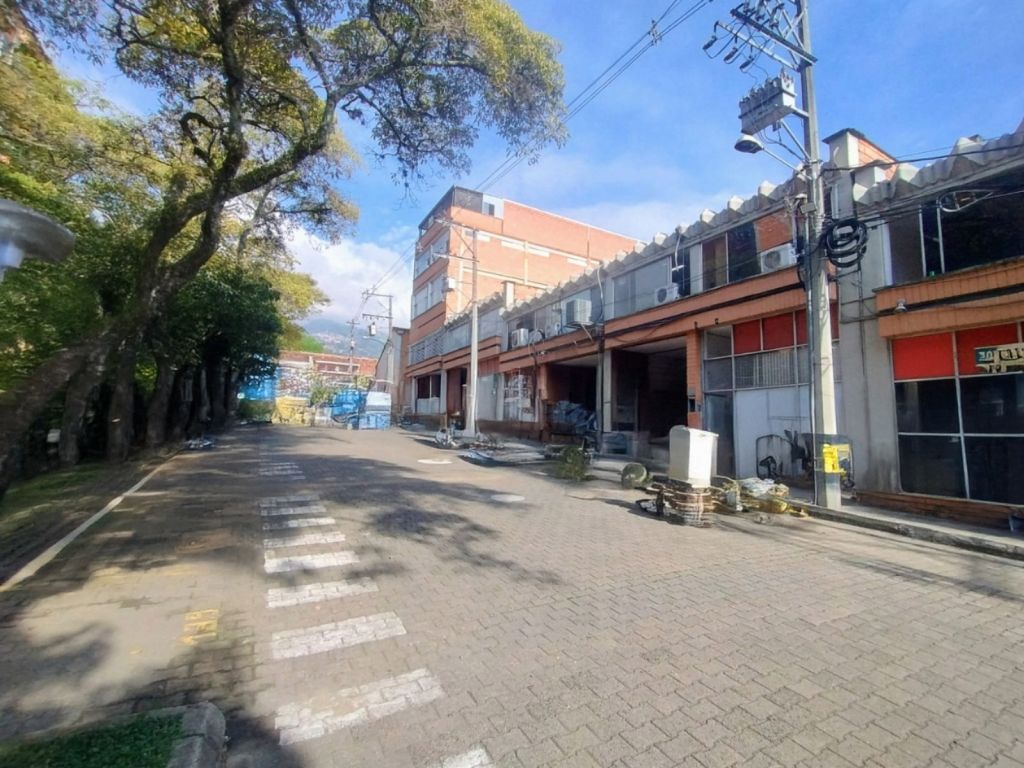 Bodega en arriendo Antioquia Bello La Florida 300 m2 Habitaciones 0 Baños 3 Garajes 0 Precio $9600000