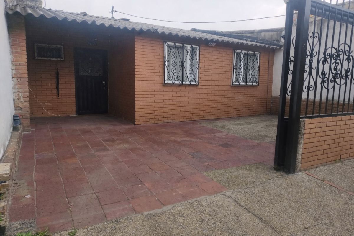 Casa en venta Cundinamarca Bogotá Paris 135 m2 Habitaciones 4 Baños 2 Garajes 1 Precio $480000000