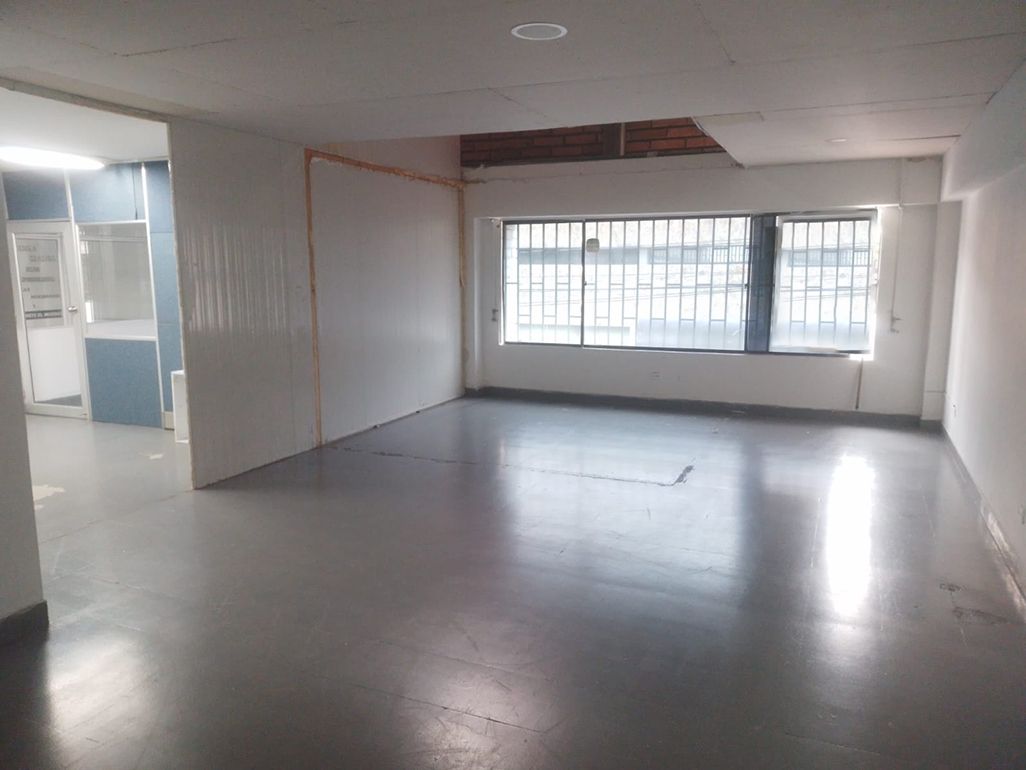 Bodega en arriendo Antioquia Itagüí Unidad Residencial Colinas Del Sur 120 m2 Habitaciones 0 Baños 2 Garajes 1 Precio $3700000