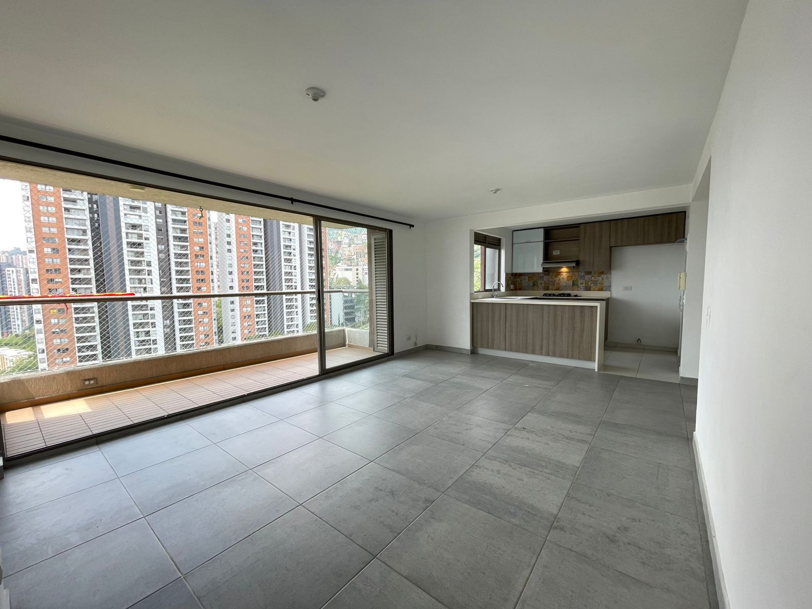 Apartamento en arriendo Antioquia Medellín Loma De Los Bernal 85 m2 Habitaciones 2 Baños 2 Garajes 1 Precio $4500000