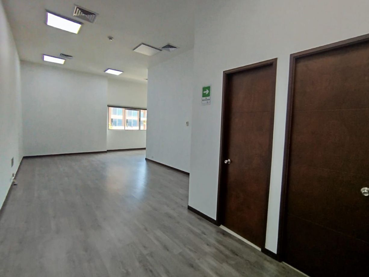 Oficina en arriendo o venta Antioquia Medellín El Tesoro 43 m2 Habitaciones 0 Baños 1 Garajes 1 Precio venta $560000000 Precio arriendo $5700000