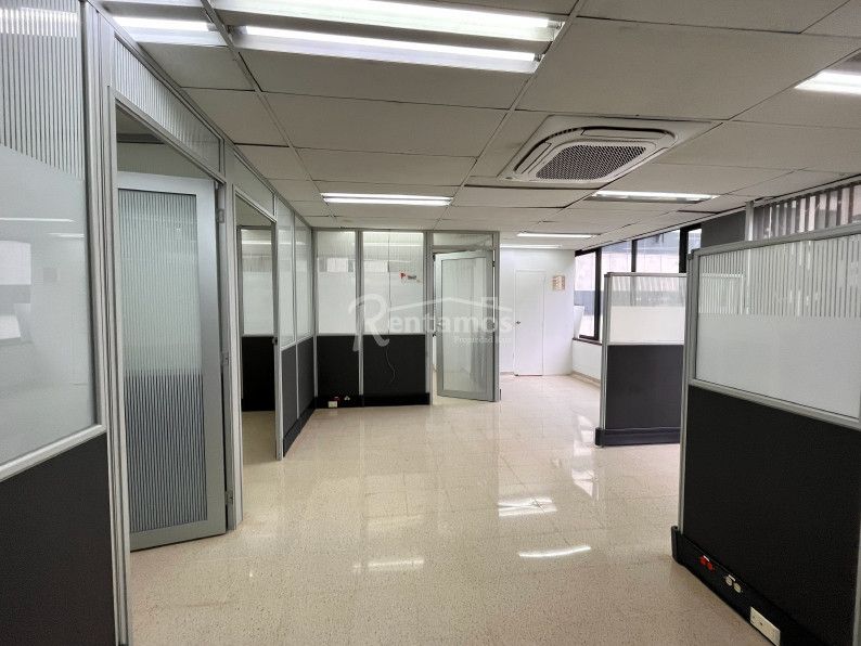 Oficina en arriendo Antioquia Medellín Alejandria 132 m2 Habitaciones 0 Baños 3 Garajes 2 Precio $11000000