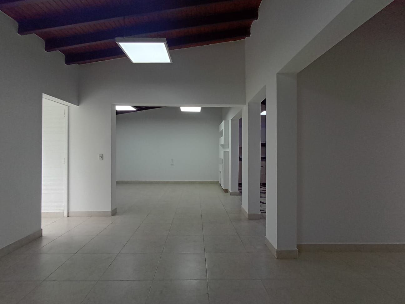 Oficina en arriendo Antioquia Medellín Calasanz 200 m2 Habitaciones 0 Baños 3 Garajes 0 Precio $10900000