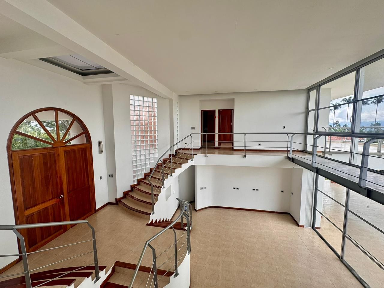 Casa en arriendo Risaralda Pereira Pereira 540 m2 Habitaciones 5 Baños 8 Garajes 10 Precio $7650000
