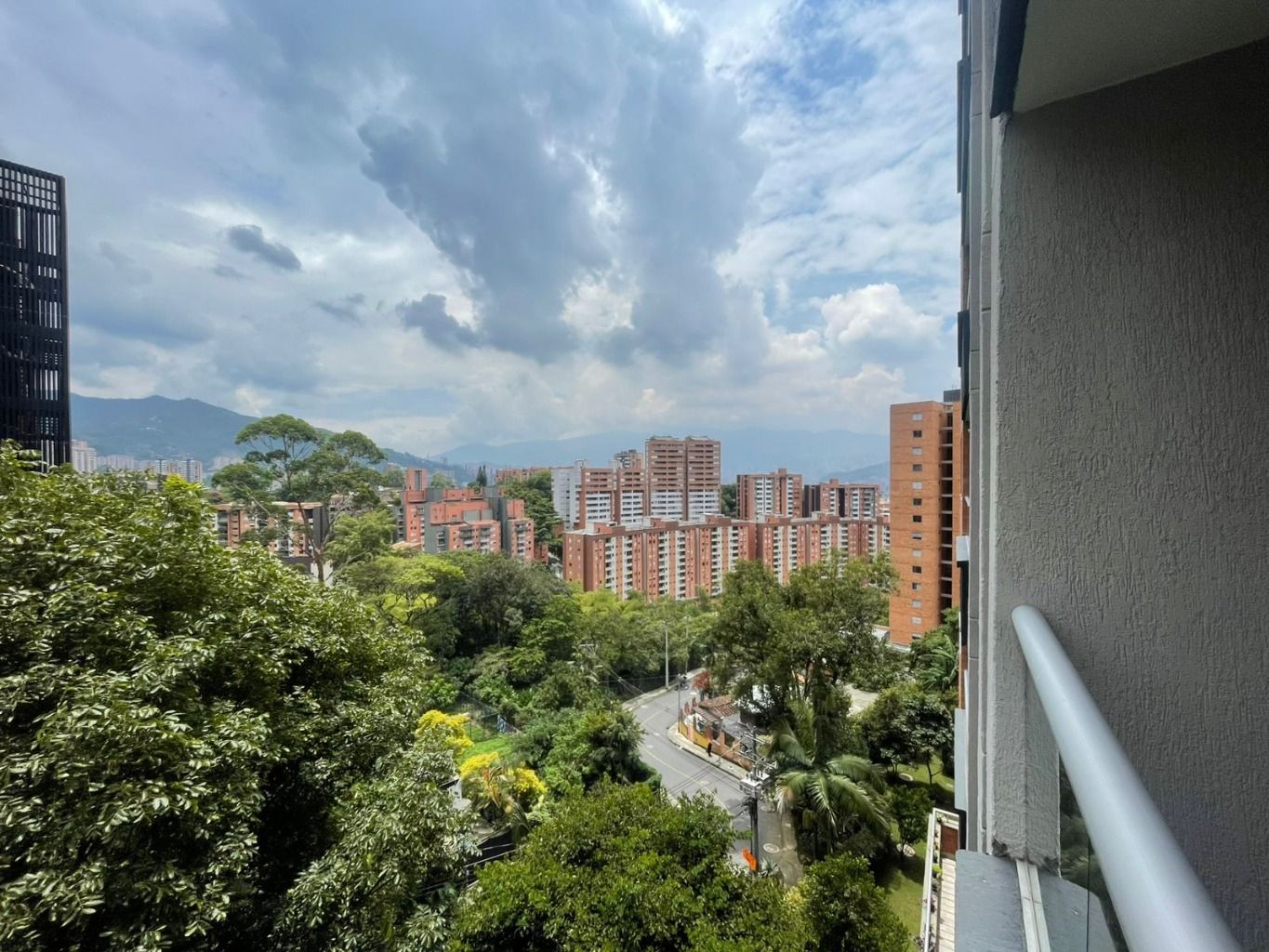 Apartamento en arriendo Antioquia Envigado El Esmeraldal 76 m2 Habitaciones 2 Baños 2 Garajes 2 Precio $3800000