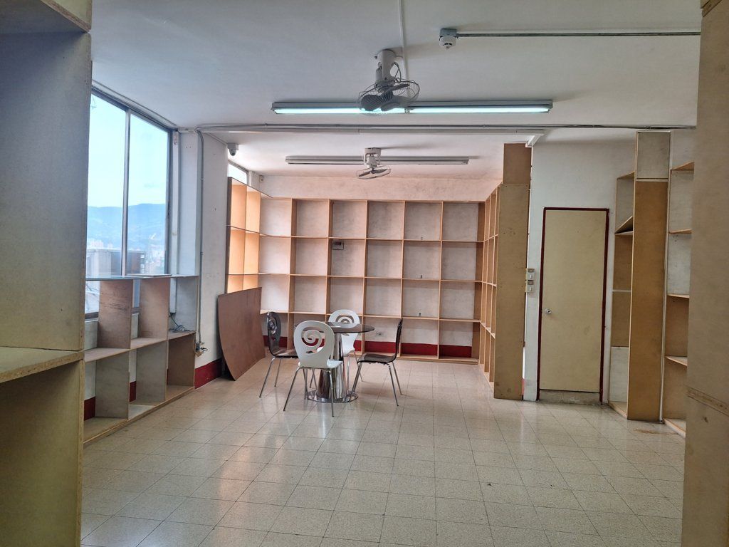 Bodega en arriendo Antioquia Medellín Guayaquil 100 m2 Habitaciones 0 Baños 2 Garajes 0 Precio $6000000