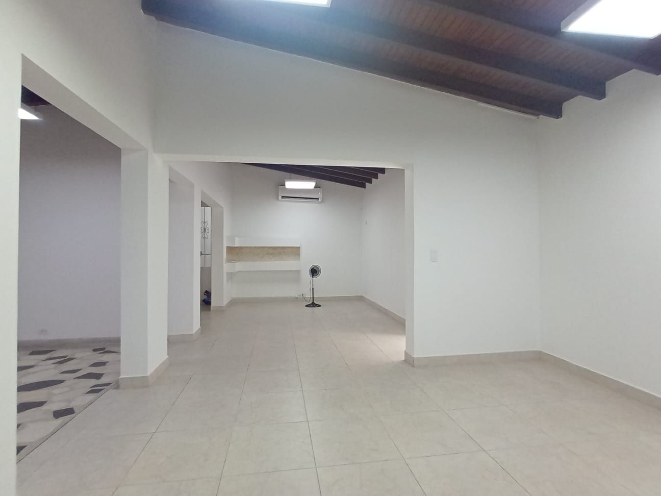 Oficina en arriendo Antioquia Medellín Calasanz 200 m2 Habitaciones 0 Baños 2 Garajes 3 Precio $10900000