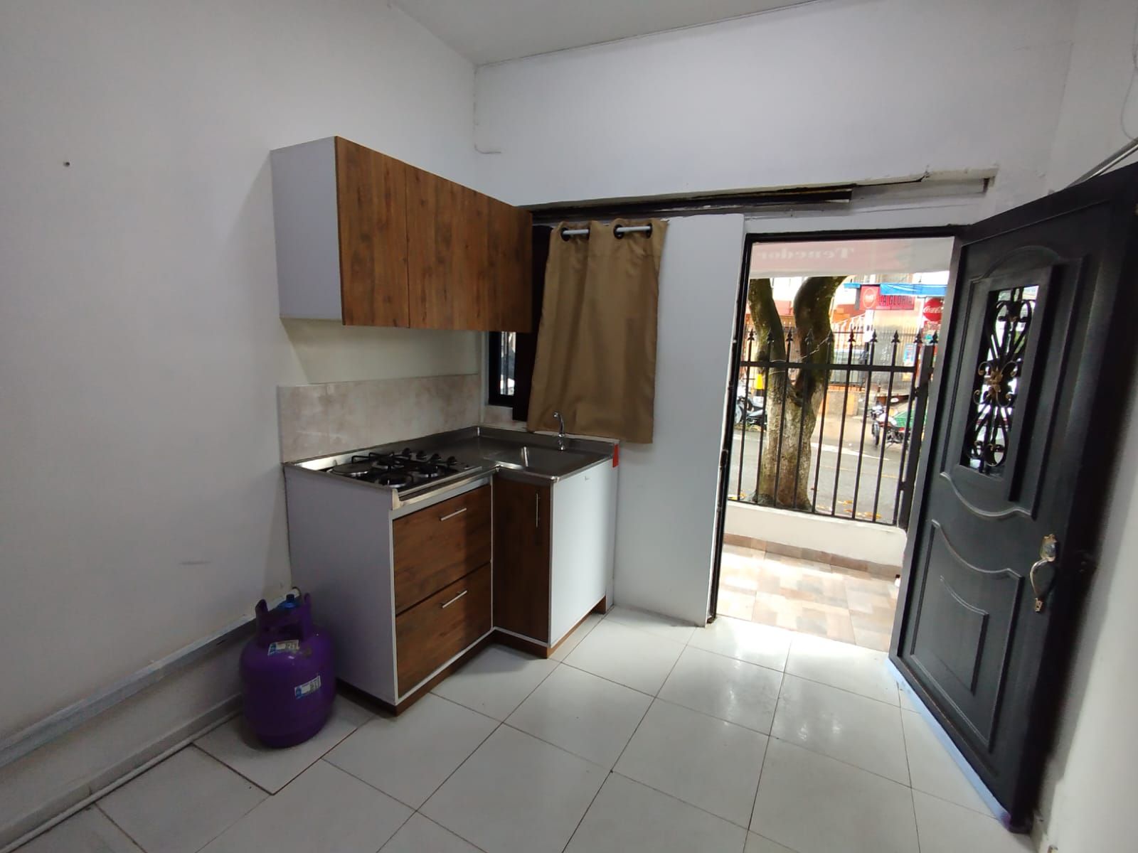 Apartaestudio en arriendo Antioquia Medellín La Gloria 12 m2 Habitaciones 1 Baños 1 Garajes 0 Precio $700000