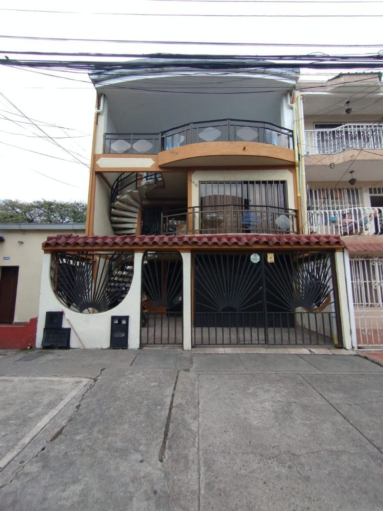 Apartamento en arriendo Valle Del Cauca Cali Panamericano 200 m2 Habitaciones 2 Baños 1 Garajes 0 Precio $1350000