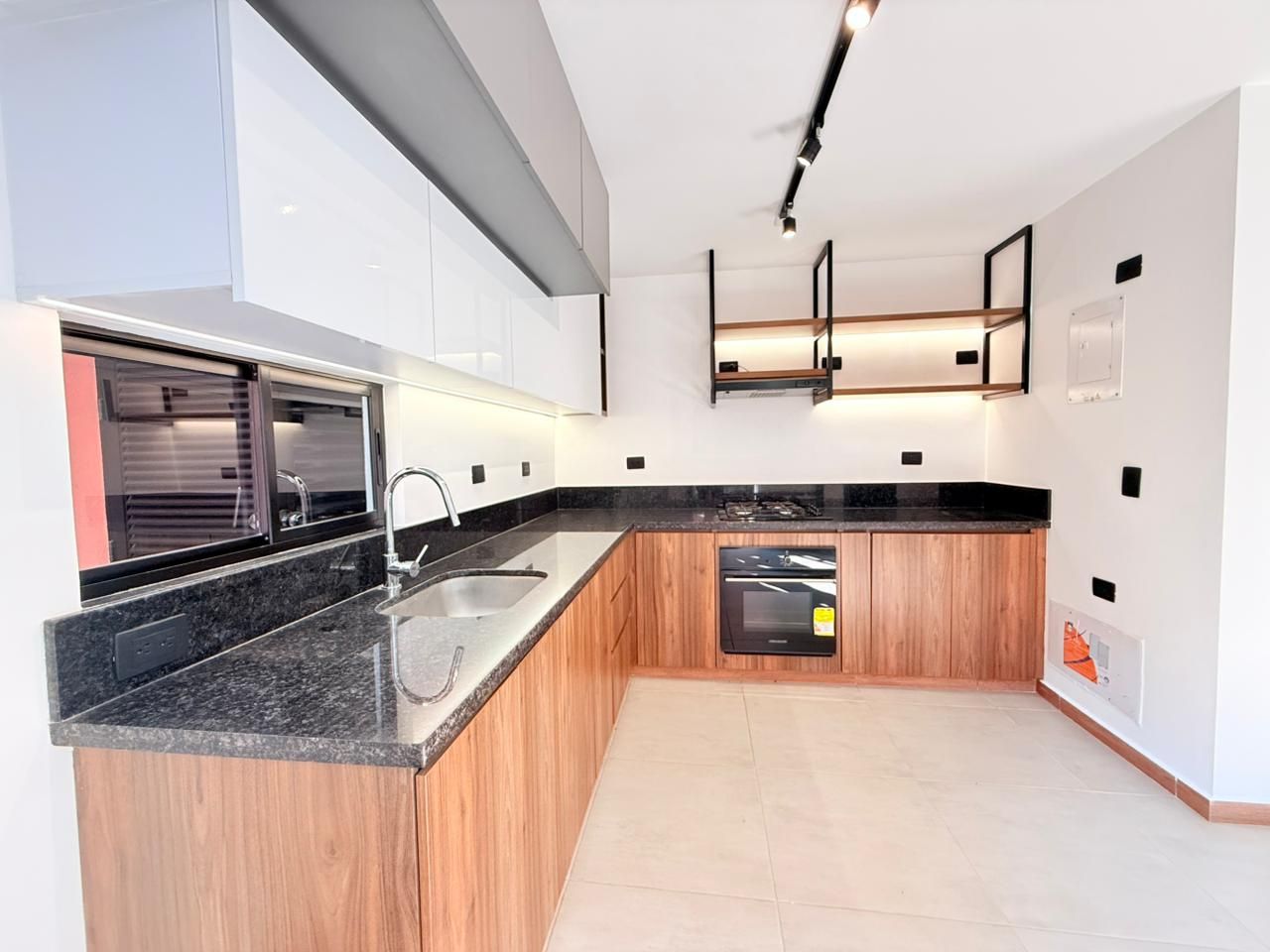 Apartamento en arriendo Risaralda Pereira San Jose 123 m2 Habitaciones 3 Baños 4 Garajes 1 Precio $3800000