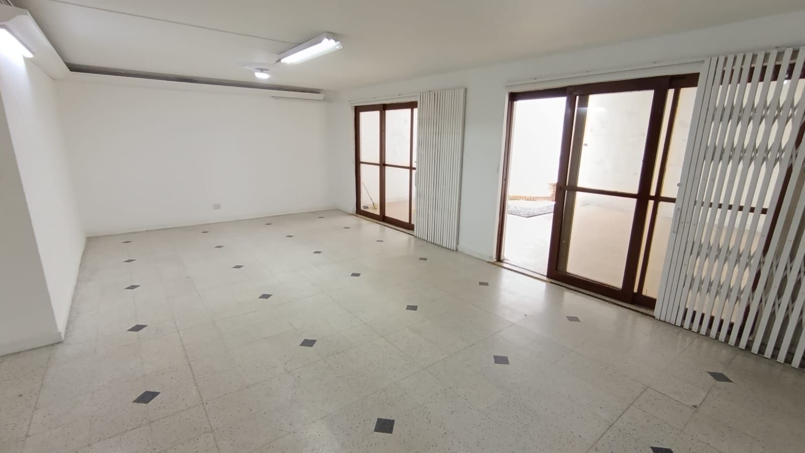 Local en arriendo Antioquia Medellín Los Conquistadores 350 m2 Habitaciones 0 Baños 4 Garajes 4 Precio $18500000