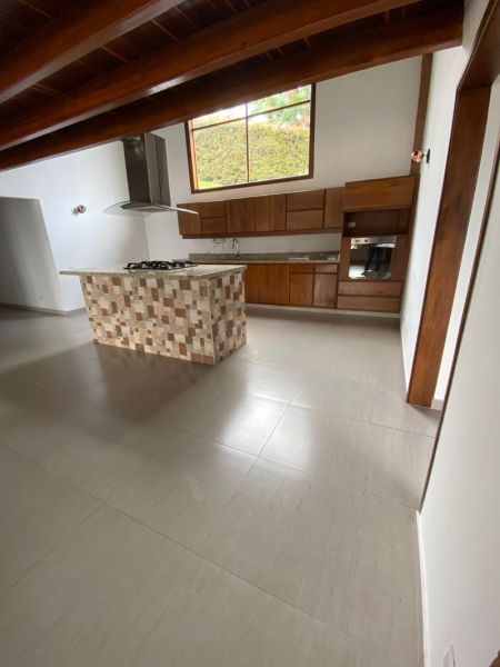 Casa en arriendo Antioquia Envigado Loma Del Atravesado 2000 m2 Habitaciones 4 Baños 3 Garajes 1 Precio $12000000